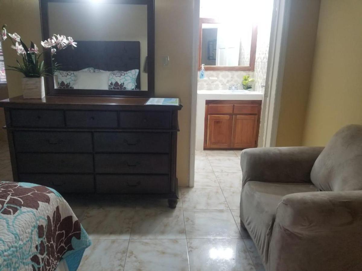 Dela De-Rose Guest House Negril Jamaica 外观 照片