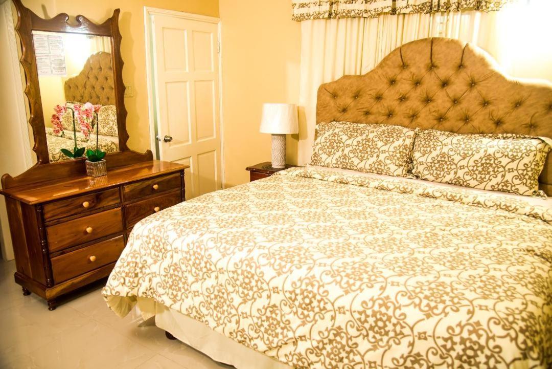 Dela De-Rose Guest House Negril Jamaica 外观 照片