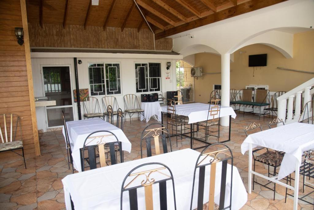 Dela De-Rose Guest House Negril Jamaica 外观 照片